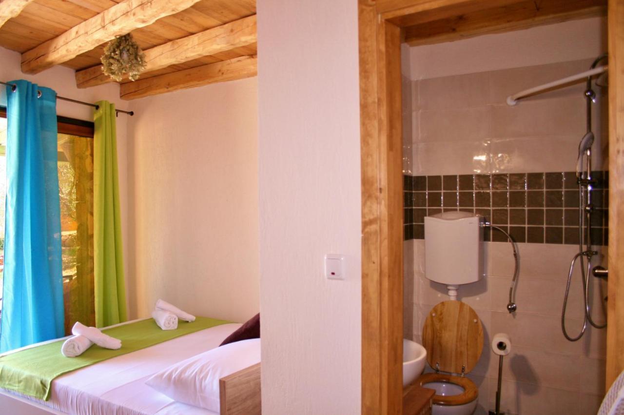 Petite double bedroom en-suite bathroom