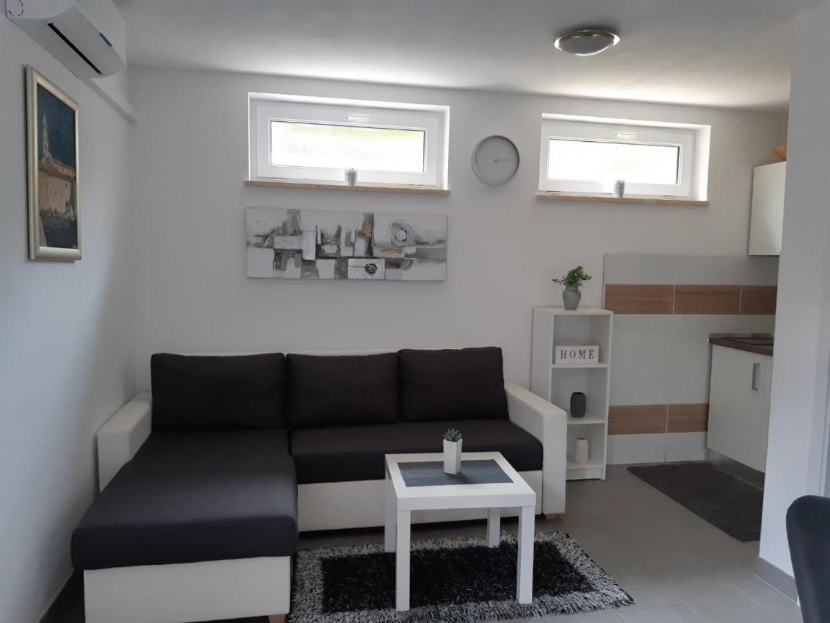 Deluxe Queen Suite